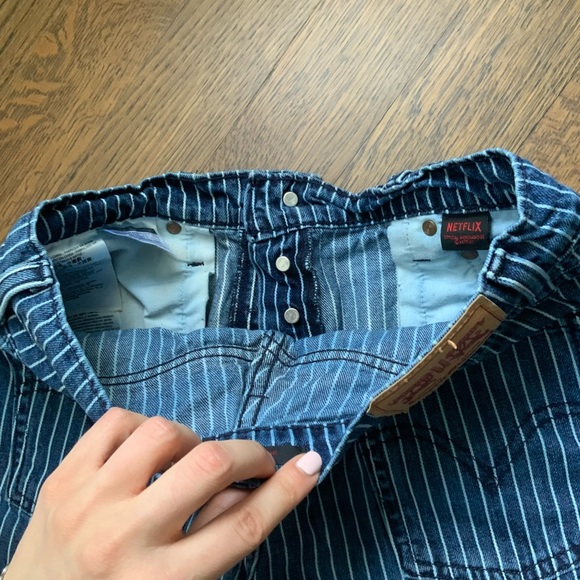 LEVI'S® X STRANGER THINGS Ribcage Denim Shorts Pinstripe Blue Size 28 Women’s - Picture 11 of 16